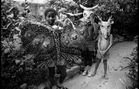La familia Buendía. La Habana, 1982. Impresión en plata sobre gelatina. © Abigail García. Cortesía de la artista.