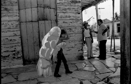 Serie Realidades. Caibarién y Remedios. Villa Clara, 1985. Impresión en plata sobre gelatina. © Abigail García. Cortesía de la artista.