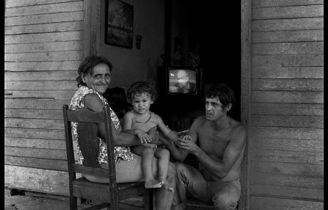 Serie Realidades. Caibarién y Remedios. Villa Clara, 1985. Impresión en plata sobre gelatina. © Abigail García. Cortesía de la artista.