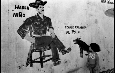 Serie Realidades. Caibarién y Remedios. Villa Clara, 1985. Impresión en plata sobre gelatina. © Abigail García. Cortesía de la artista.