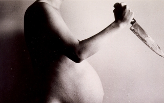 No matar ni ver matar animales de Marta María Pérez Bravo en la exhibición Radical Women: Latin American Art, 1960–1985 en el Hammer Museum