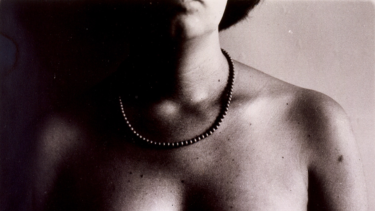 Te nace ahogado con el cordón de Marta María Pérez Bravo en la exhibición Radical Women: Latin American Art, 1960–1985 en el Hammer Museum