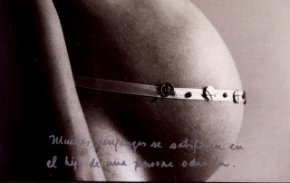 Muchas venganzas se satisfacen en el hijo de una persona odiada de Marta María Pérez Bravo en la exhibición Radical Women: Latin American Art, 1960–1985 en el Hammer Museum