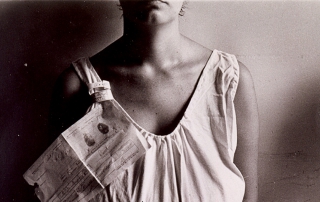 7:35 am de Marta María Pérez Bravo en la exhibición Radical Women: Latin American Art, 1960–1985 en el Hammer Museum